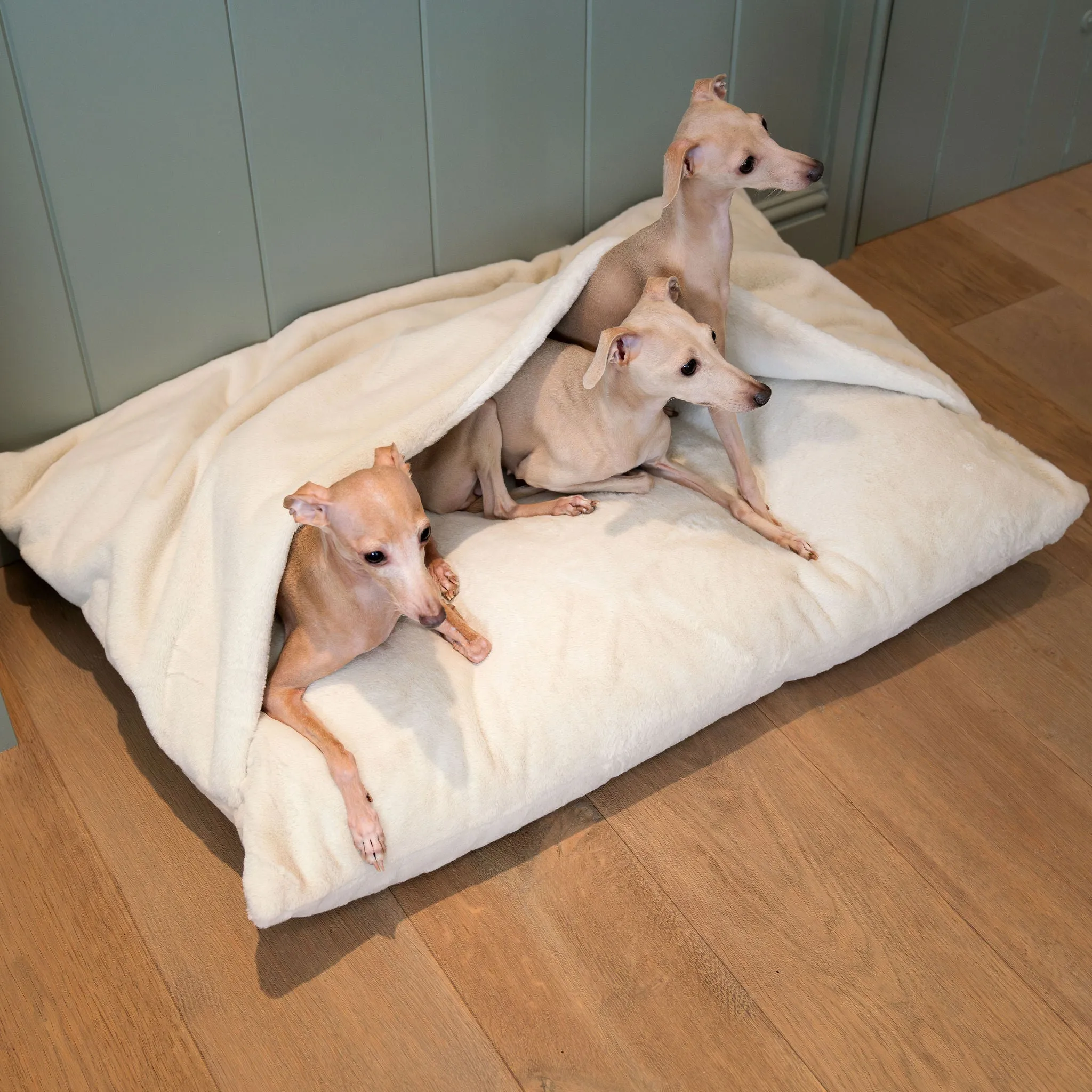 Sleepy Burrows Bed With Removable Cover in Calming Anti-Anxiety Cream Faux Fur by Lords & Labradors